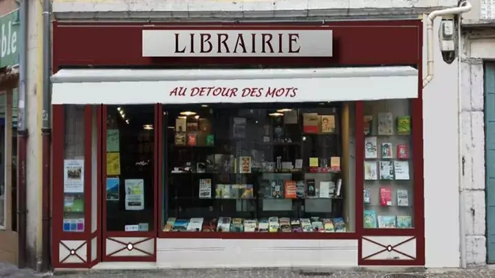 Devanture de la librairie Au détour des mots à Tournon-sur-Rhône