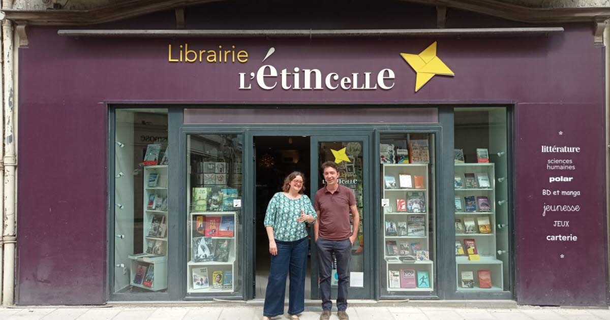 Devanture de la librairie La P'tite Étincelle à Valence